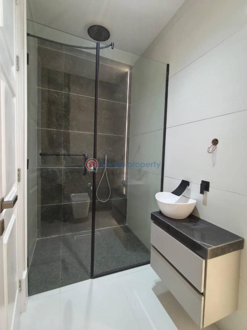 5 bedroom Duplex For Sale Pinnock Axis Osapa Lekki Lagos - 11