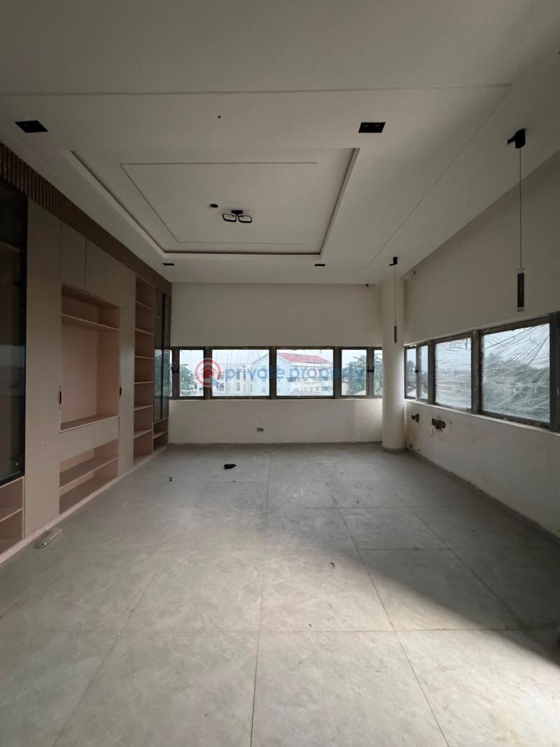 3 bedroom Block Of Flats For Sale Exquisitely Built 3 And 4 Bedroom Apartment And Penthouse With Bq, Pool, Gym And Elevator, Shonibare Estate Shonibare Estate Maryland Lagos - 17