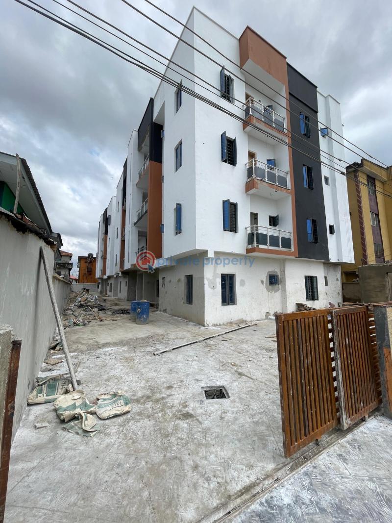 Exquisitely built 3 bedroom apartment in a lovely and gated environment - 1 3 bedroom Block Of Flats For Sale Surulere Prime Location Surulere Lagos - 1