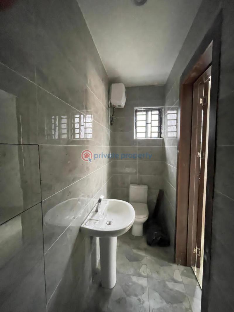 3 bedroom Block Of Flats For Sale Surulere Lagos - 5