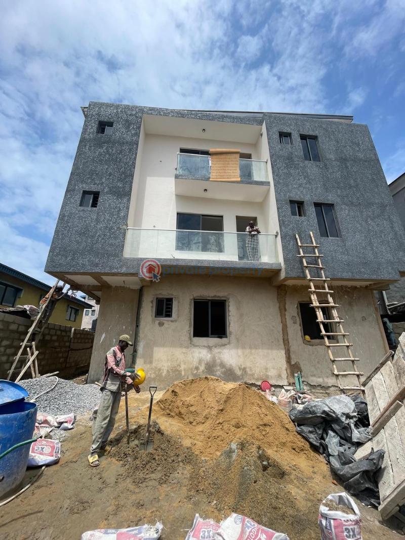 3 bedroom Block Of Flats For Sale Surulere Lagos - 1