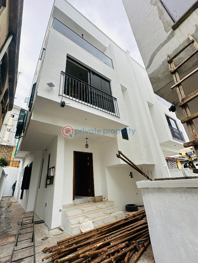 4 bedroom Duplex For Sale Magodo Phase 2 Magodo GRA Phase 2 Kosofe/Ikosi Lagos - 1