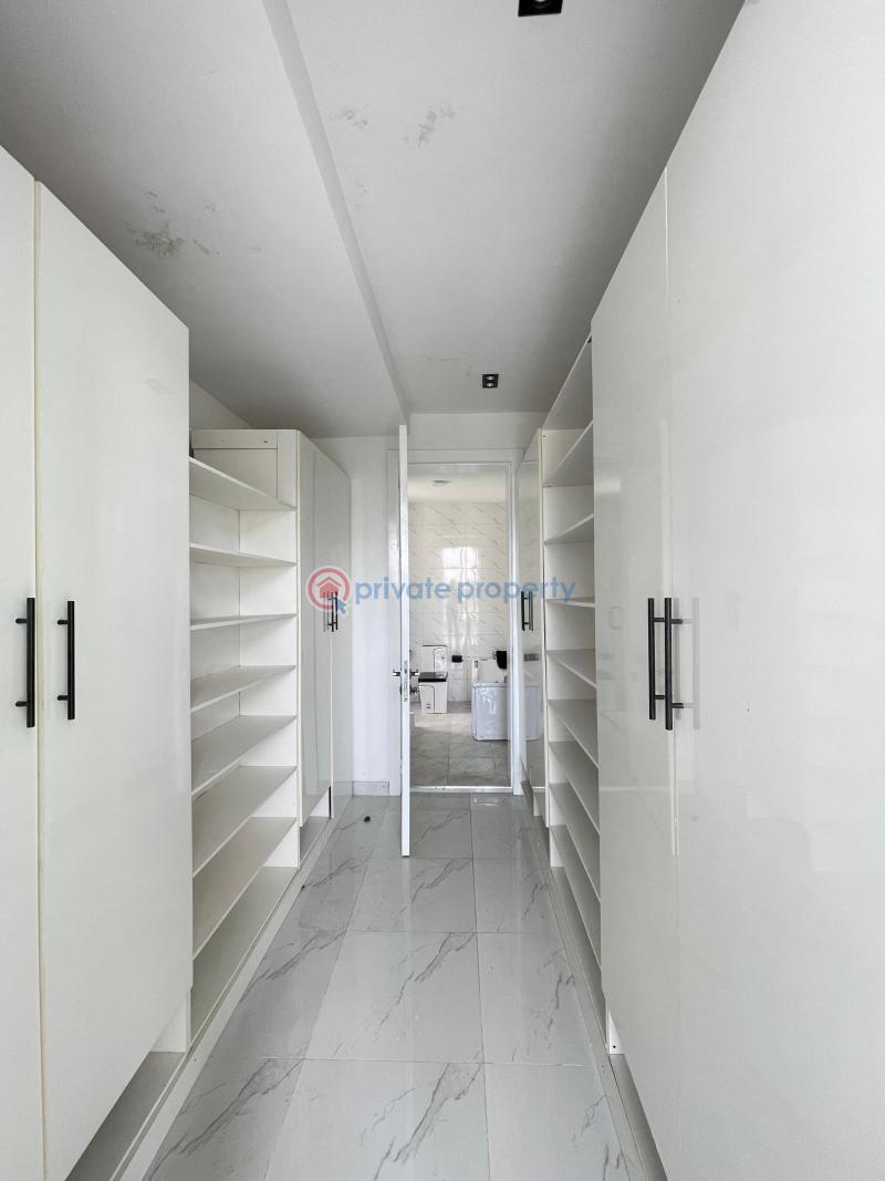 Exquisitely built 5 bedroom fully detached duplex with swimming pool... - 6 5 bedroom Detached Duplex For Sale Osapa London Lekki Lagos - 6