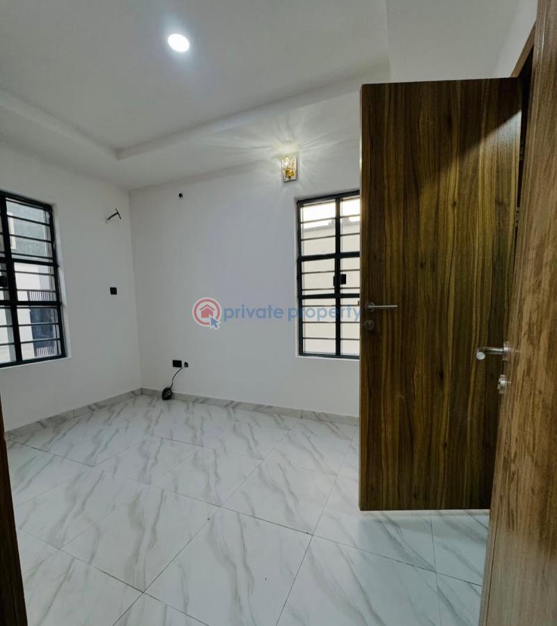 5 bedroom Semi detached Duplex For Sale Omole Phase 1 Ojodu Lagos - 3