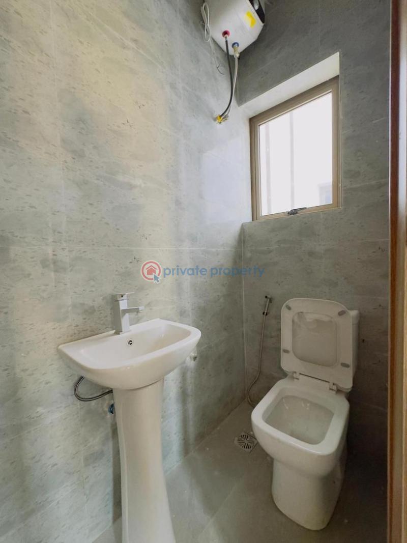 5 bedroom Duplex For Sale 5 Bedroom Detached Duplex With Bq, Magodo Gra Phase 2 Magodo GRA Phase 2 Kosofe/Ikosi Lagos - 19