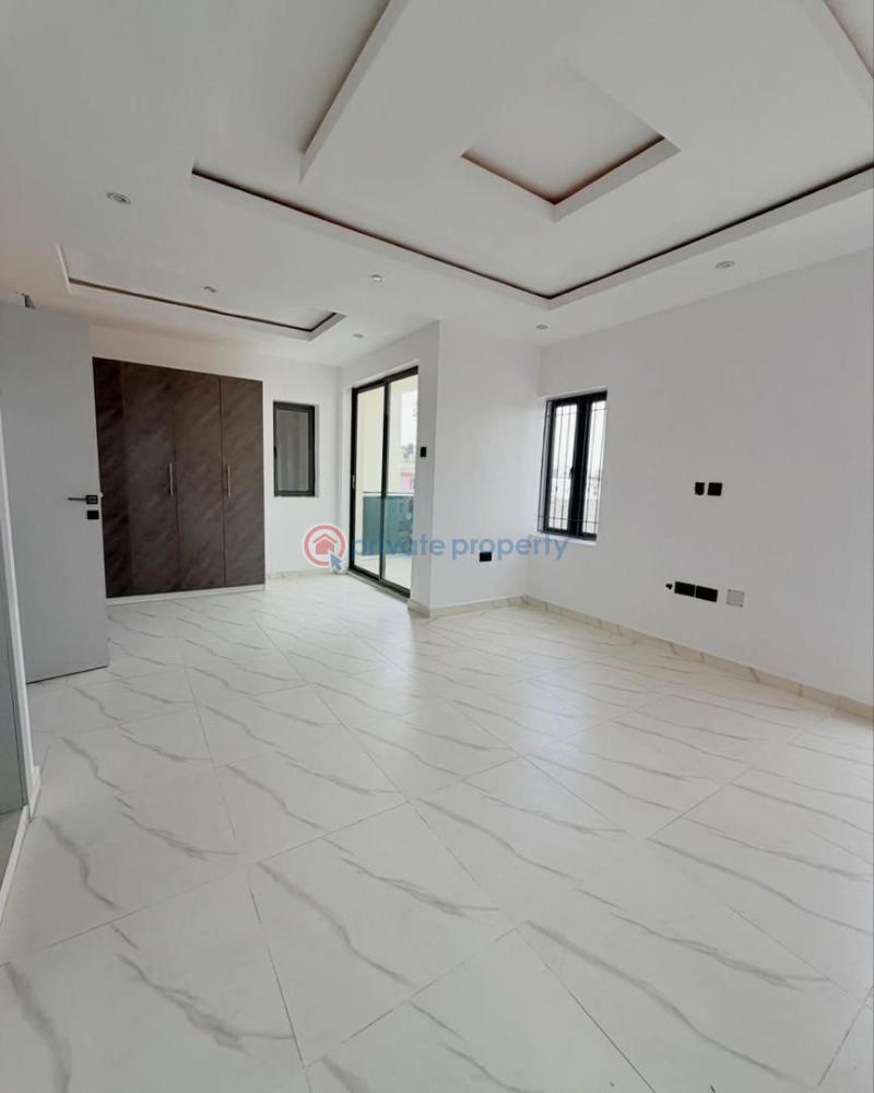4 bedroom Semi detached Duplex For Sale In A Gated Street Obanikoro Shomolu Lagos - 1