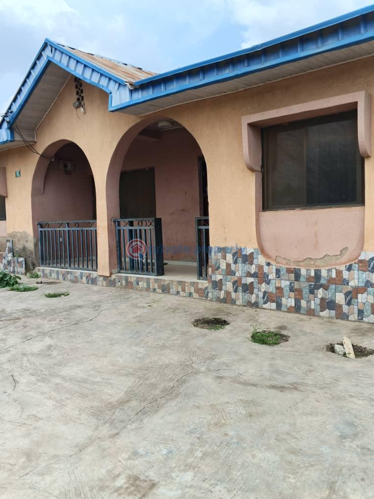 3 bedroom Bungalow For Sale Iyana Agbala New Ife Road Ibadan Iwo Road Ibadan Oyo - 0