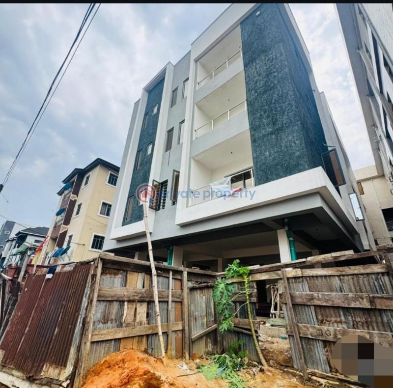 3 bedroom Block Of Flats For Sale Alagomeji Yaba Lagos - 11