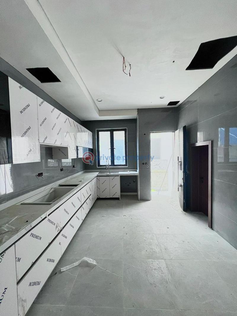 Fantastically built 6bedroom all ensuite in a good area - 6 6 bedroom House For Sale Ikoyi Lagos - 6