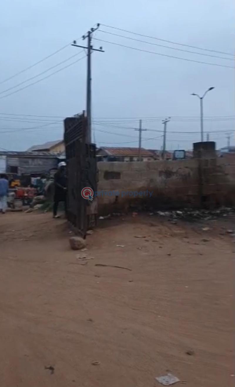 Commercial Land For Sale New Garage, Along Akala Express, Ibadan. Akala Express Ibadan Oyo - 0