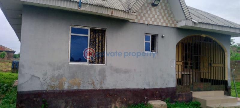 Bungalow For Sale Fenwa Street Apata Ibadan. Apata Ibadan Oyo