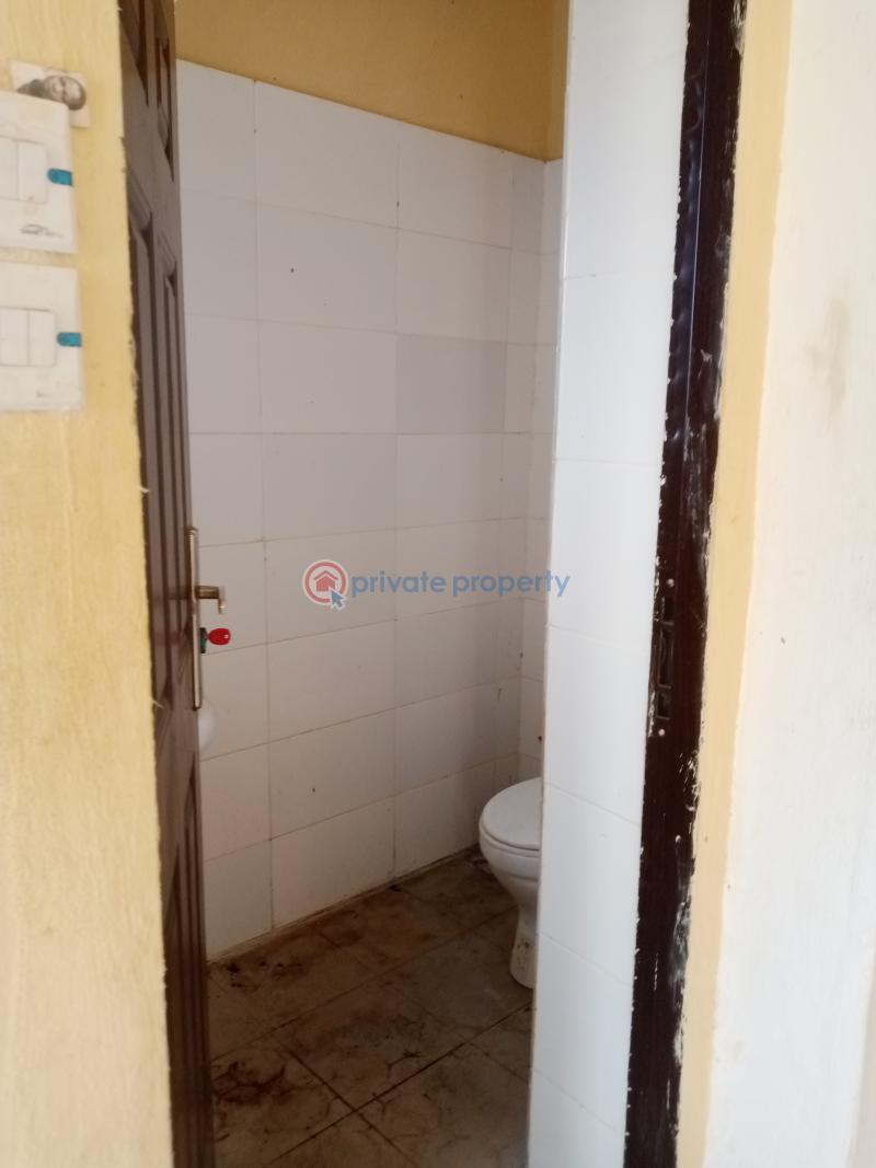 2 bedroom Shared Apartment For Rent Adeoje Area Ibadan Oyo - 3