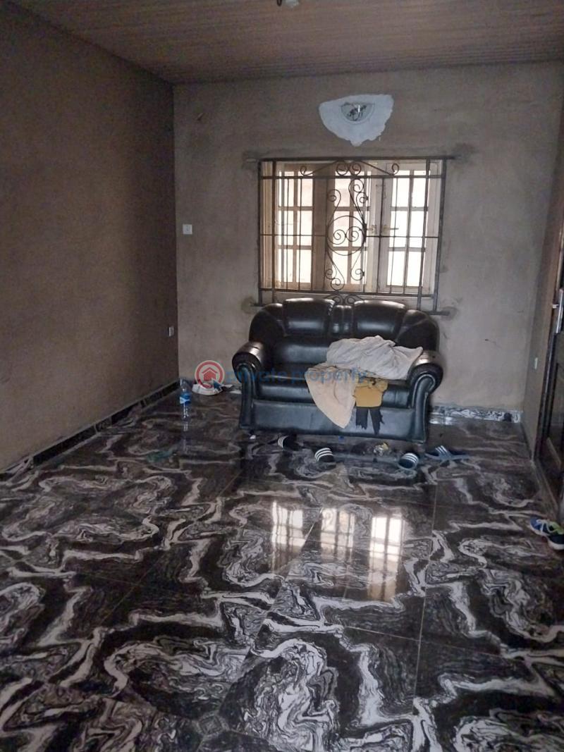 For rent 2 bedroom Flat & Apartment Magodo Brooks Estate Shangisha