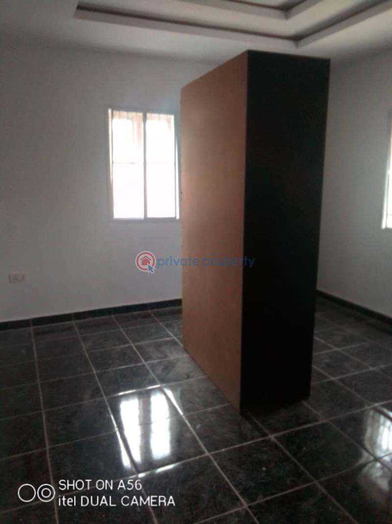 2 bedroom Block Of Flats For Rent Malate, Shapati Estate Awoyaya Ajah Lagos - 2