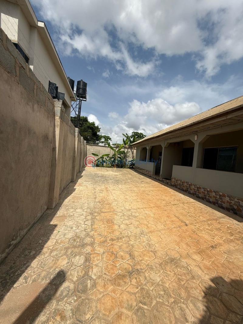 4 bedroom House For Sale Off Ashipa Road Ayobo Ipaja Lagos - 8