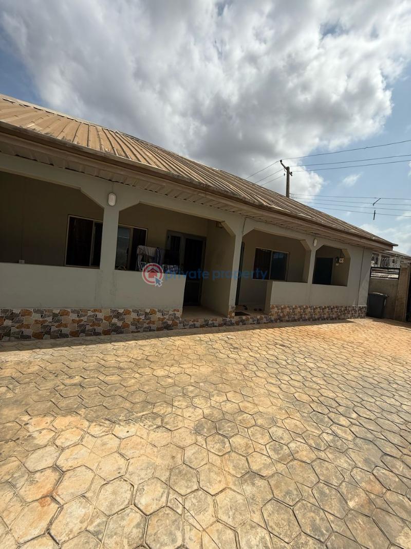 4 bedroom House For Sale Off Ashipa Road Ayobo Ipaja Lagos - 16