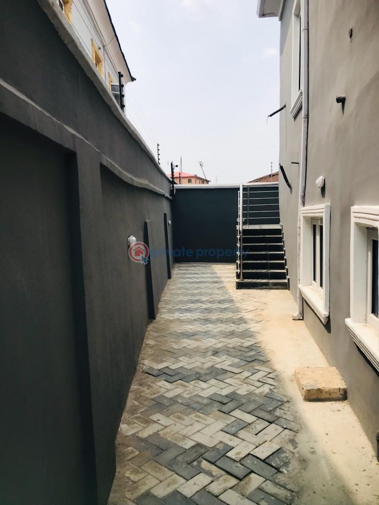 2 bedroom House For Rent Surulere Lagos - 6