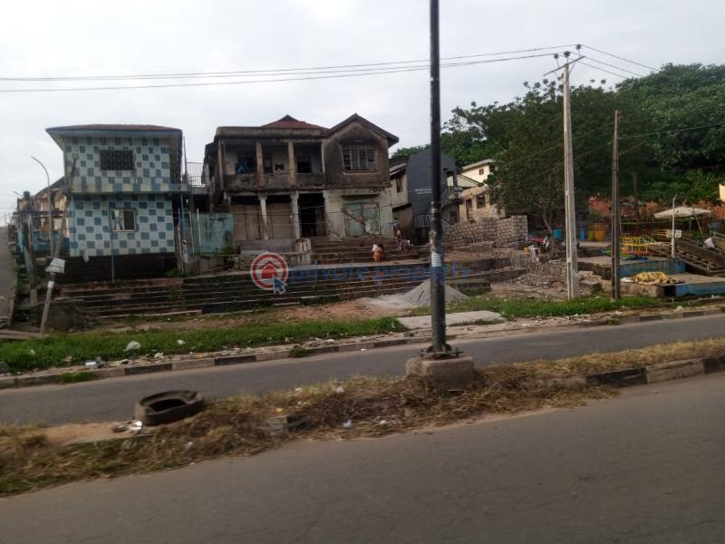 Land For Sale Along The Main Uch Mokola Roundabout Road, Ibadan. Ibadan Oyo - 1