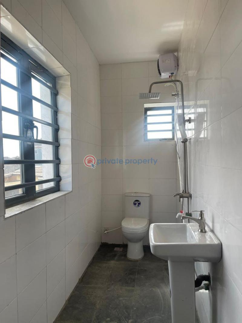 2 bedroom Flat & Apartment For Rent Ijesha Surulere Lagos - 5