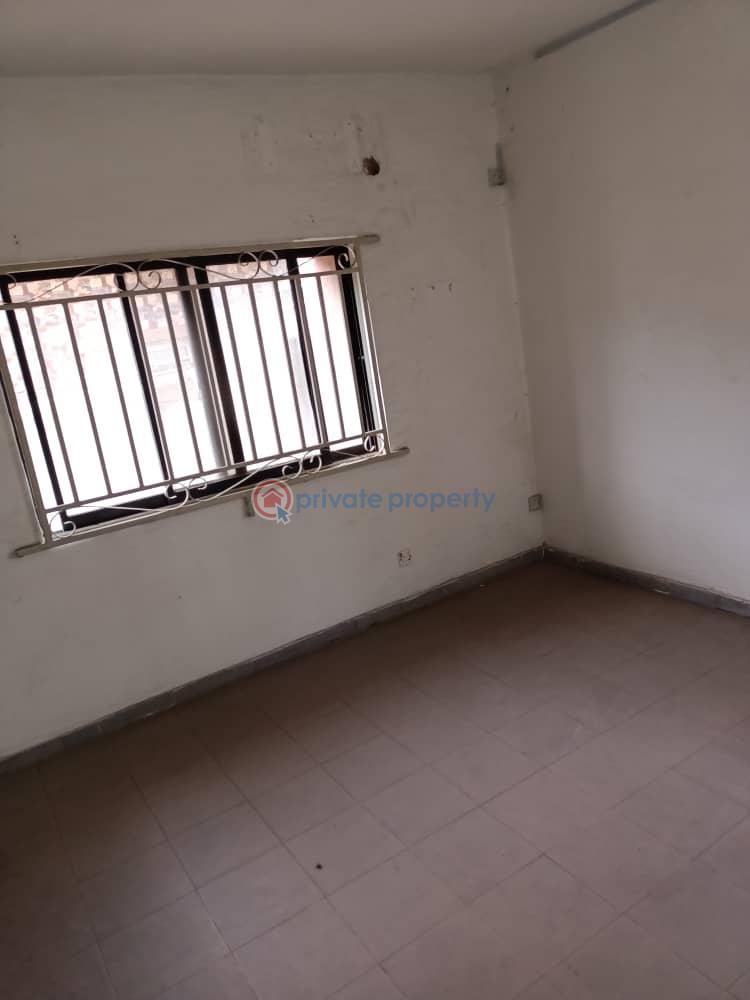 3 bedroom Commercial Property For Rent Alagomeji Adekunle, Yaba, Lagos Alagomeji Yaba Lagos - 9