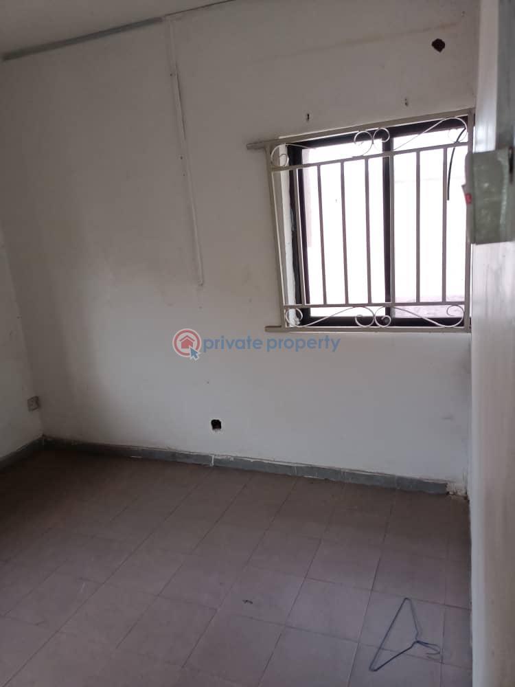 3 bedroom Commercial Property For Rent Alagomeji Adekunle, Yaba, Lagos Alagomeji Yaba Lagos - 2