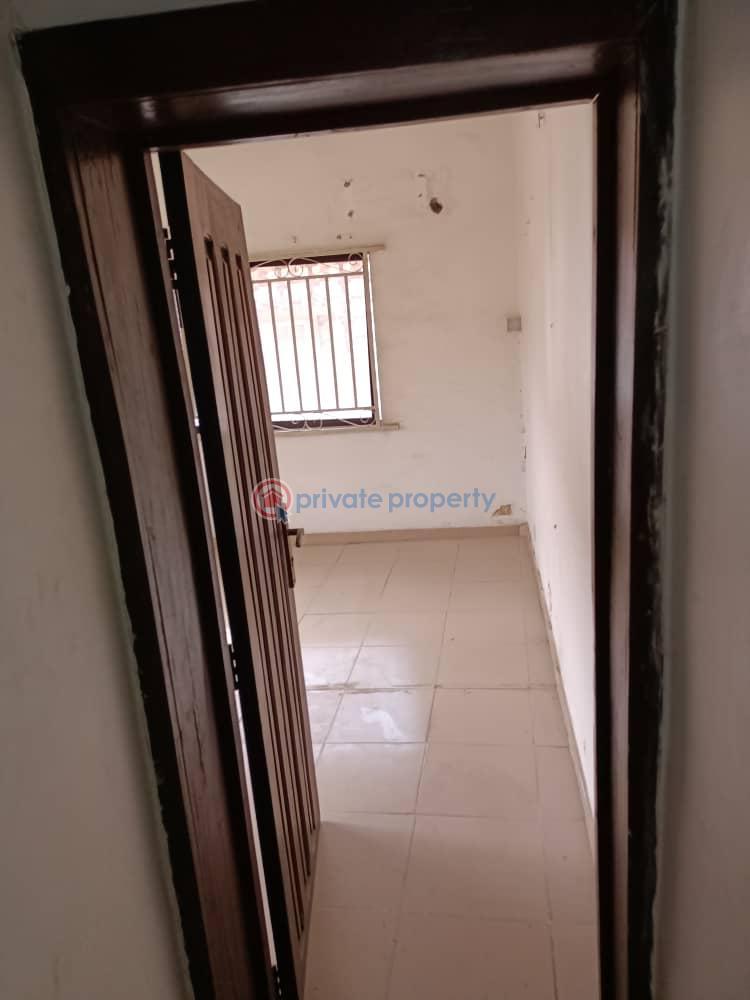 3 bedroom Commercial Property For Rent Alagomeji Adekunle, Yaba, Lagos Alagomeji Yaba Lagos - 10