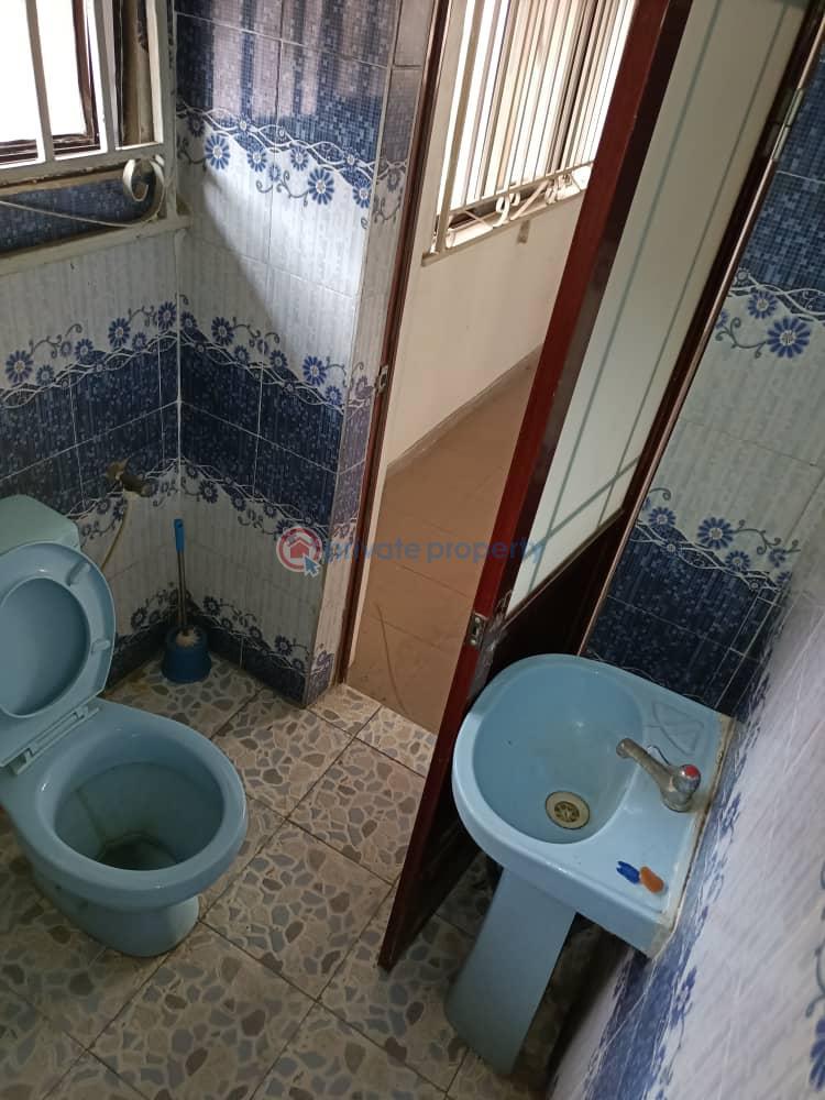 3 bedroom Commercial Property For Rent Alagomeji Adekunle, Yaba, Lagos Alagomeji Yaba Lagos - 11