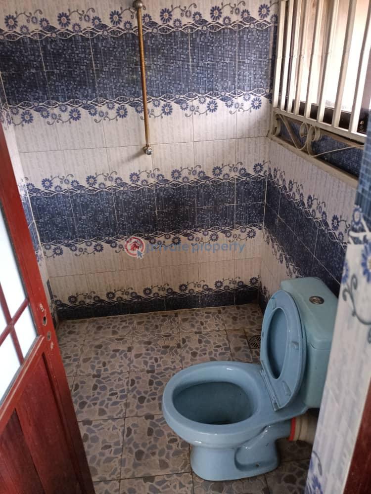 3 bedroom Commercial Property For Rent Alagomeji Adekunle, Yaba, Lagos Alagomeji Yaba Lagos - 12