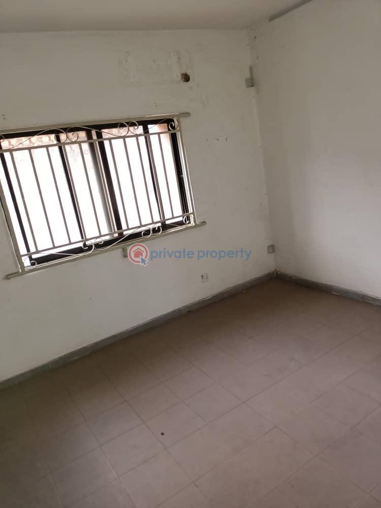 3 bedroom Commercial Property For Rent Alagomeji Adekunle, Yaba, Lagos Alagomeji Yaba Lagos - 1