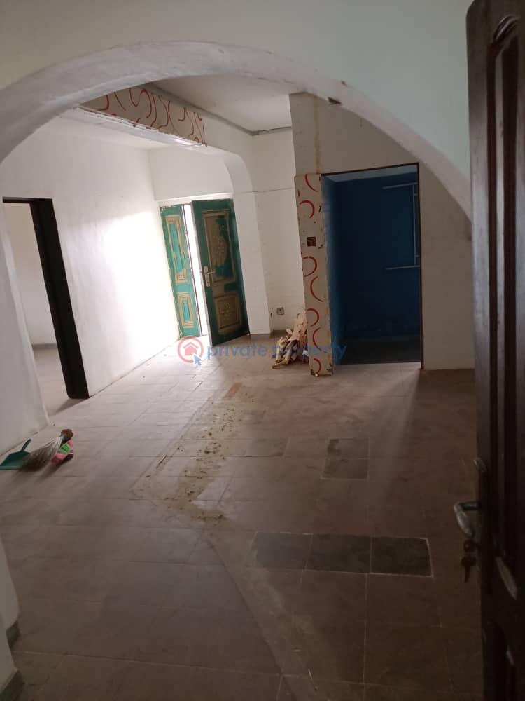 3 bedroom Commercial Property For Rent Alagomeji Adekunle, Yaba, Lagos Alagomeji Yaba Lagos - 4