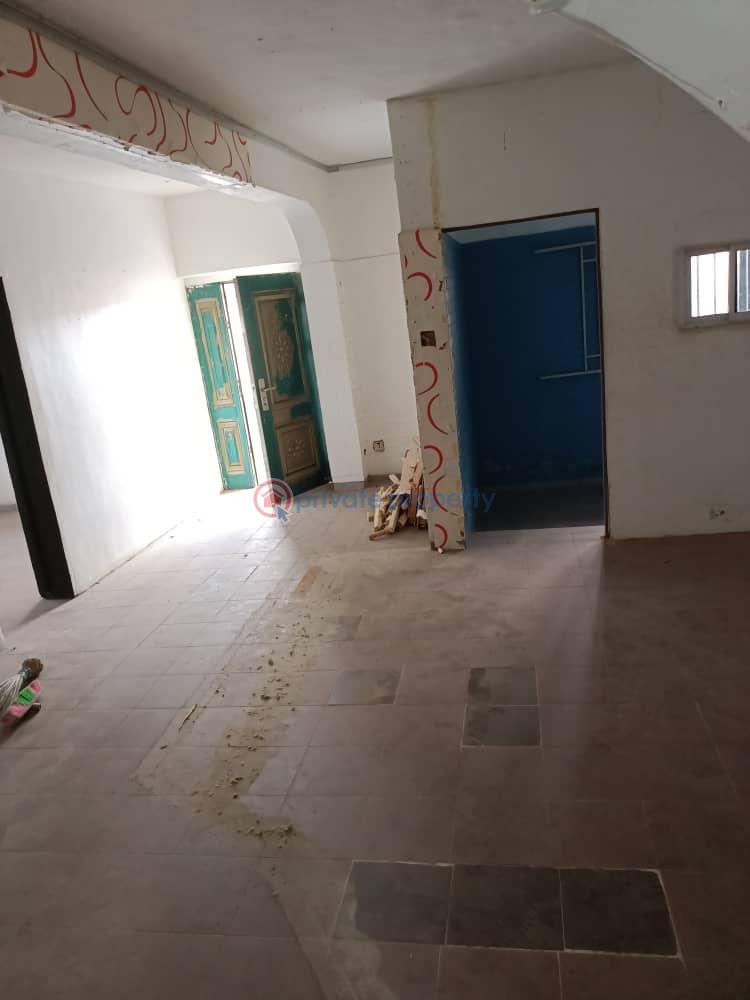 3 bedroom Commercial Property For Rent Alagomeji Adekunle, Yaba, Lagos Alagomeji Yaba Lagos - 0