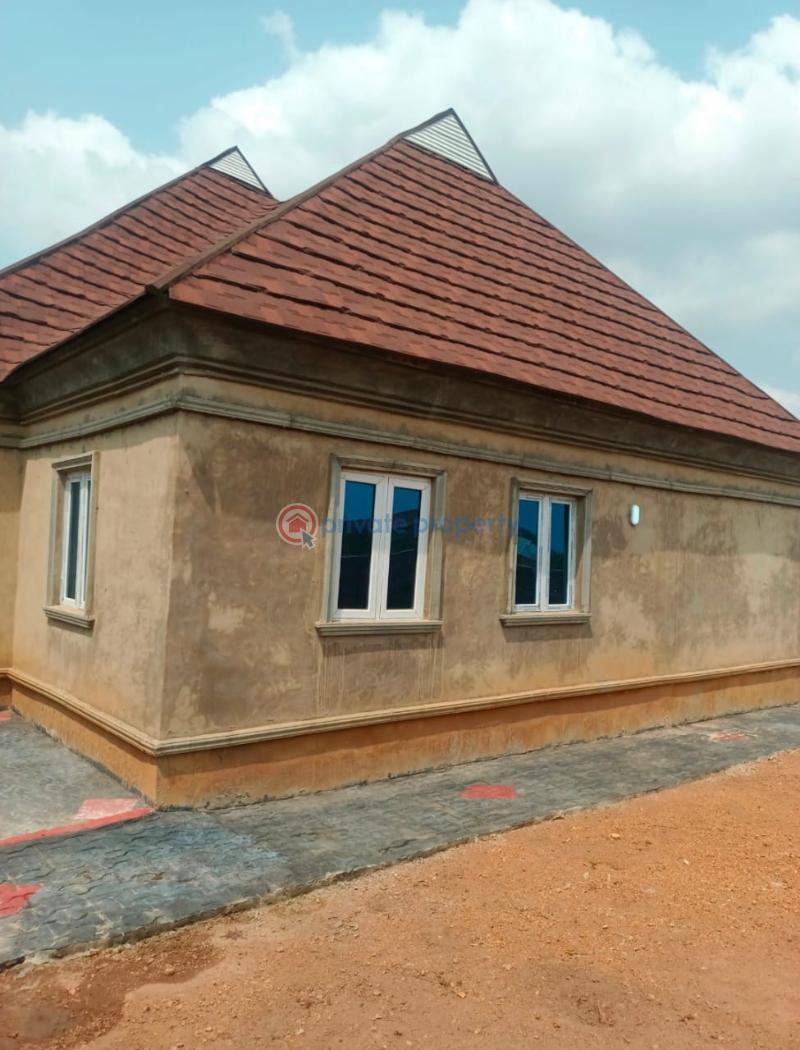 3 bedroom Bungalow For Sale Ilutuntun, Asaka, Off Tipper Garage, Akala Express Ibadan. Ibadan Oyo - 1