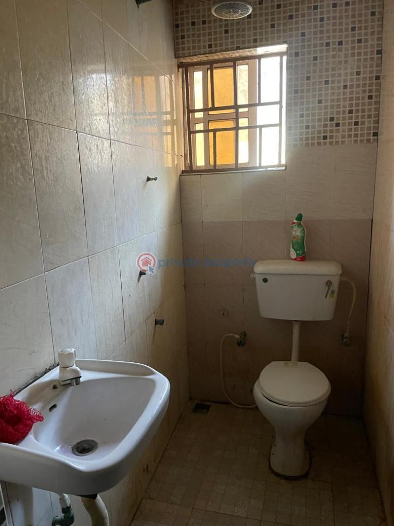 3 bedroom Flat & Apartment For Rent Alaguntan Area, Ologuneru Ibadan Oyo - 2