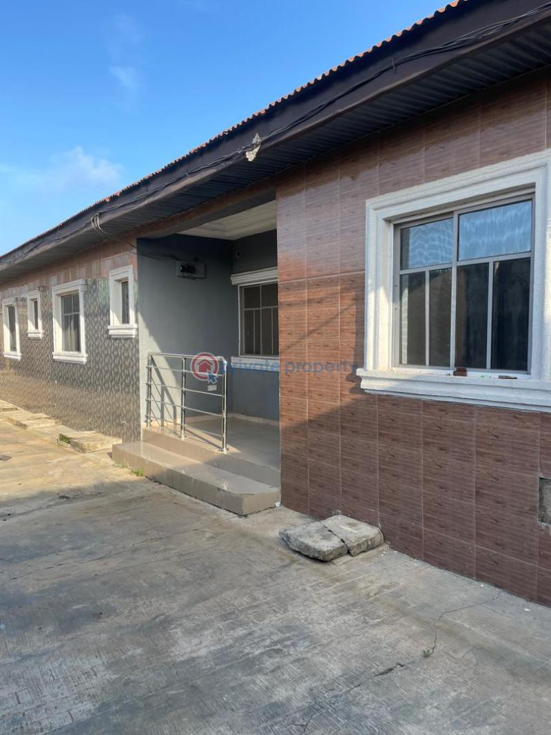 3 bedroom Flat & Apartment For Rent Alaguntan Area, Ologuneru Ibadan Oyo - 1