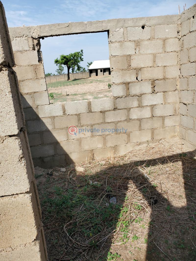 3 bedroom flat all the rooms with toilets and bath - 1 3 bedroom Flat & Apartment For Sale Maraba, Aso, Yelwa Road By Toko Junction, Karu Local Government, Nasarawa State. Abuja Phase 2  - 1