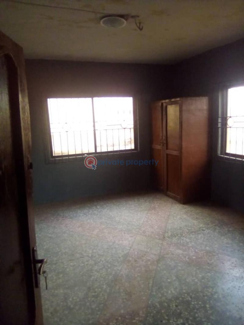 3 bedroom Self Contain For Rent At The Back Of Abbey Lincon Filling Station Ibadan Oyo - 4