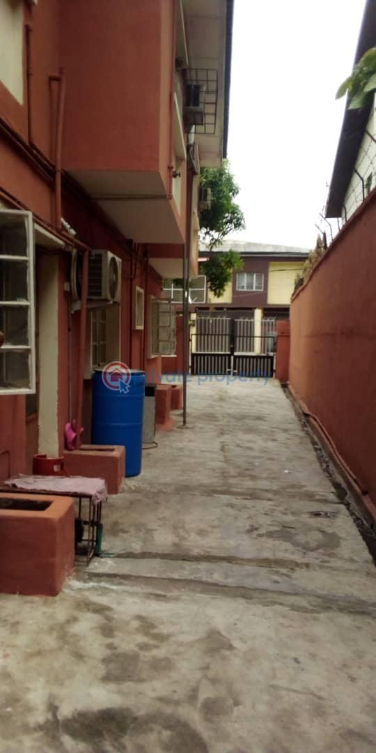 3 bedroom Flat & Apartment For Rent Williams Estate Agege Lagos (PID
