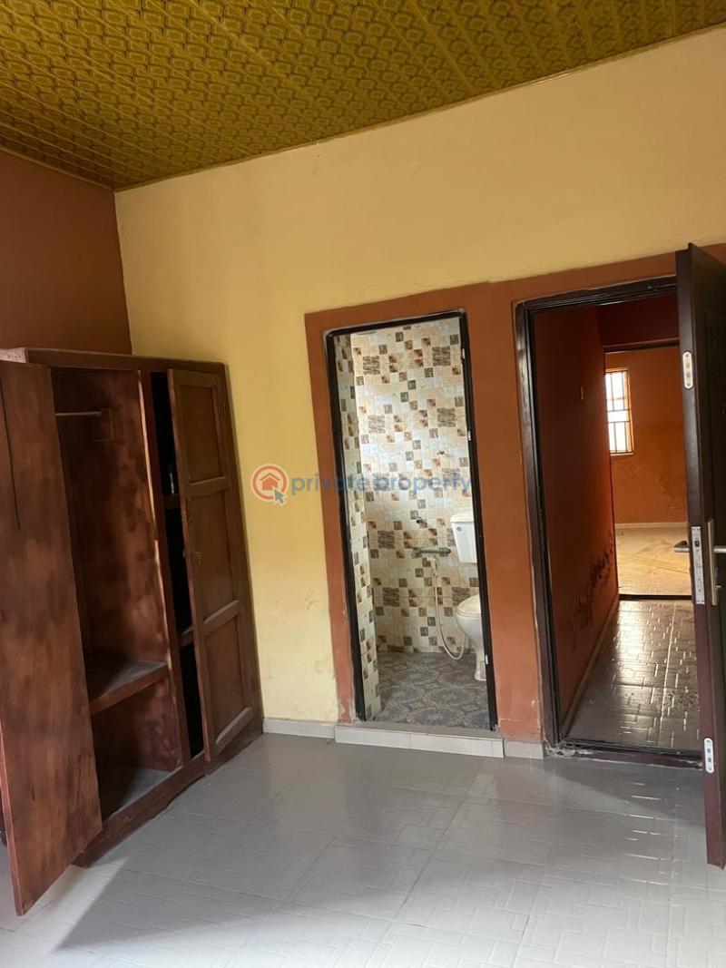 3 bedroom Flat & Apartment For Rent Alaguntan Area, Ologuneru Ibadan Oyo - 3
