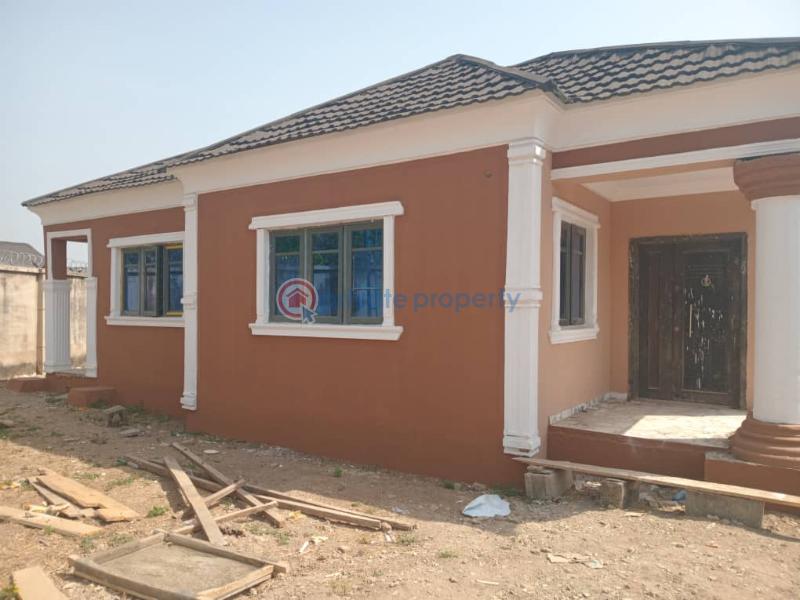 3 bedroom Flat & Apartment For Rent Iyana Ajia Area Alakia Ibadan Oyo - 1