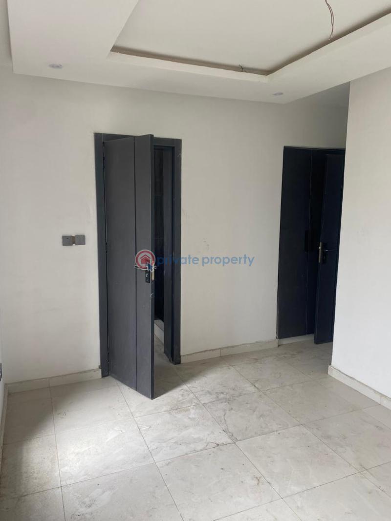3 bedroom Flat & Apartment For Sale Yaba Lagos - 12
