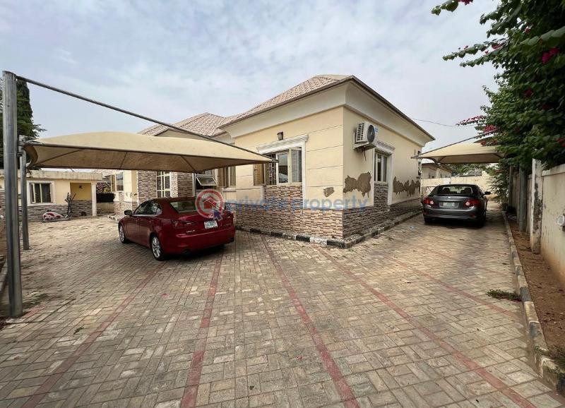 For sale 3 bedroom House Fort Royale Estate, Airport Road Lugbe Abuja