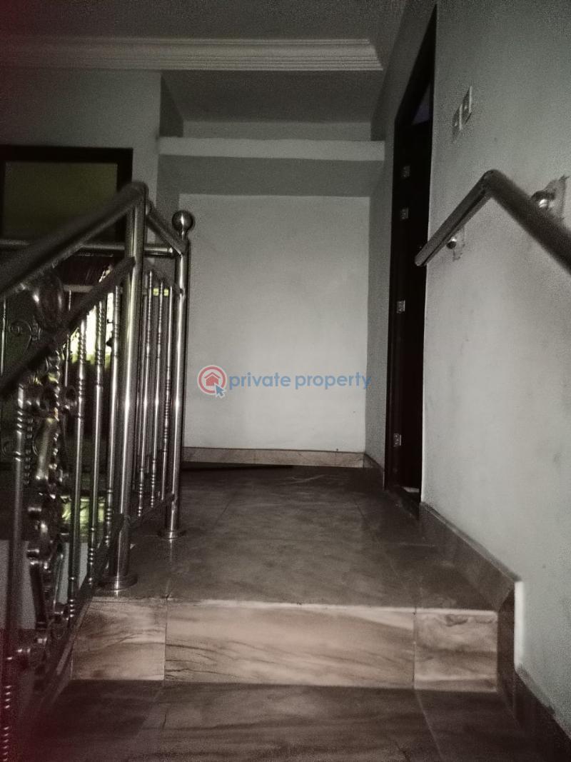 For rent 3 bedroom House G.u Ake Road Off Eliozu Road Royal Estate