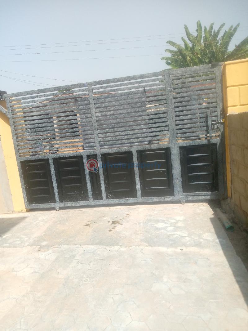 3 bedroom Block Of Flats For Rent Lowa Estate Haruna Jumofak Ikorodu Lagos - 5