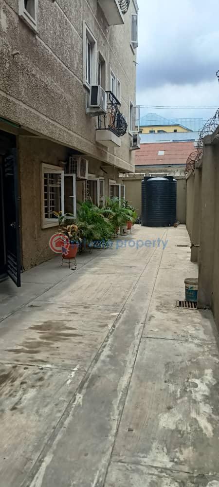 3 bedroom Flat & Apartment For Sale Off Queens Street ,casino Yaba Lagos - 8