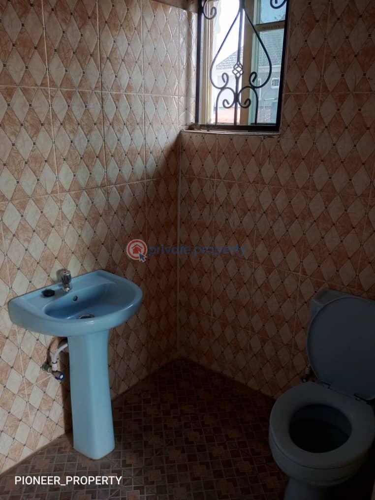 3 bedroom House For Rent Ajanla, Close To Nnpc Filing Station, Ibadan Oyo - 4