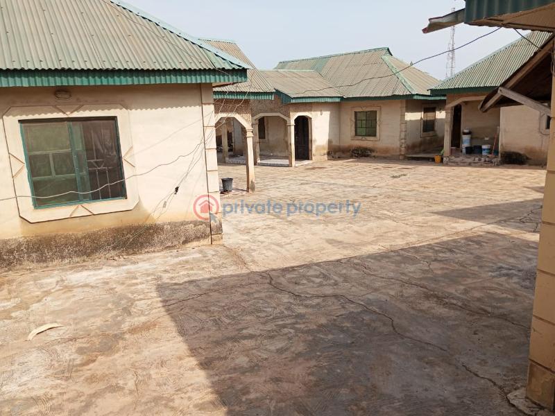 For rent House Alakia Isebo Ibadan Oyo (PID 8PBKWM) Private