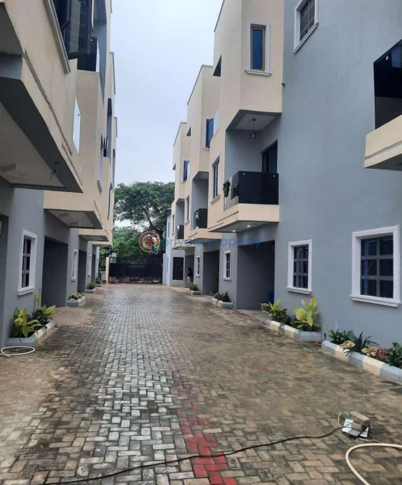 3 bedroom Terraced Duplex For Sale Yaba Tech Quarters Jibowu Yaba Lagos - 13