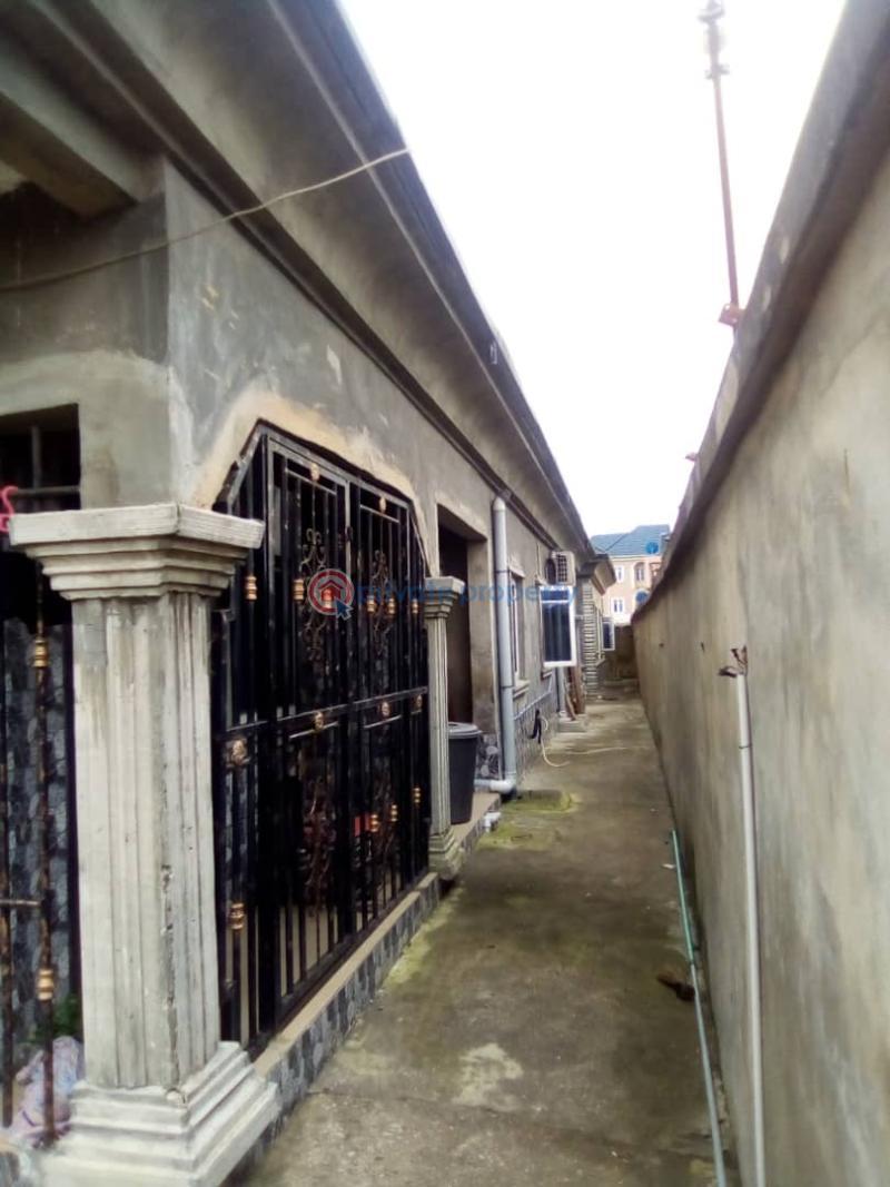 3 bedroom House For Sale Sabo Road Sabo Yaba Lagos - 4