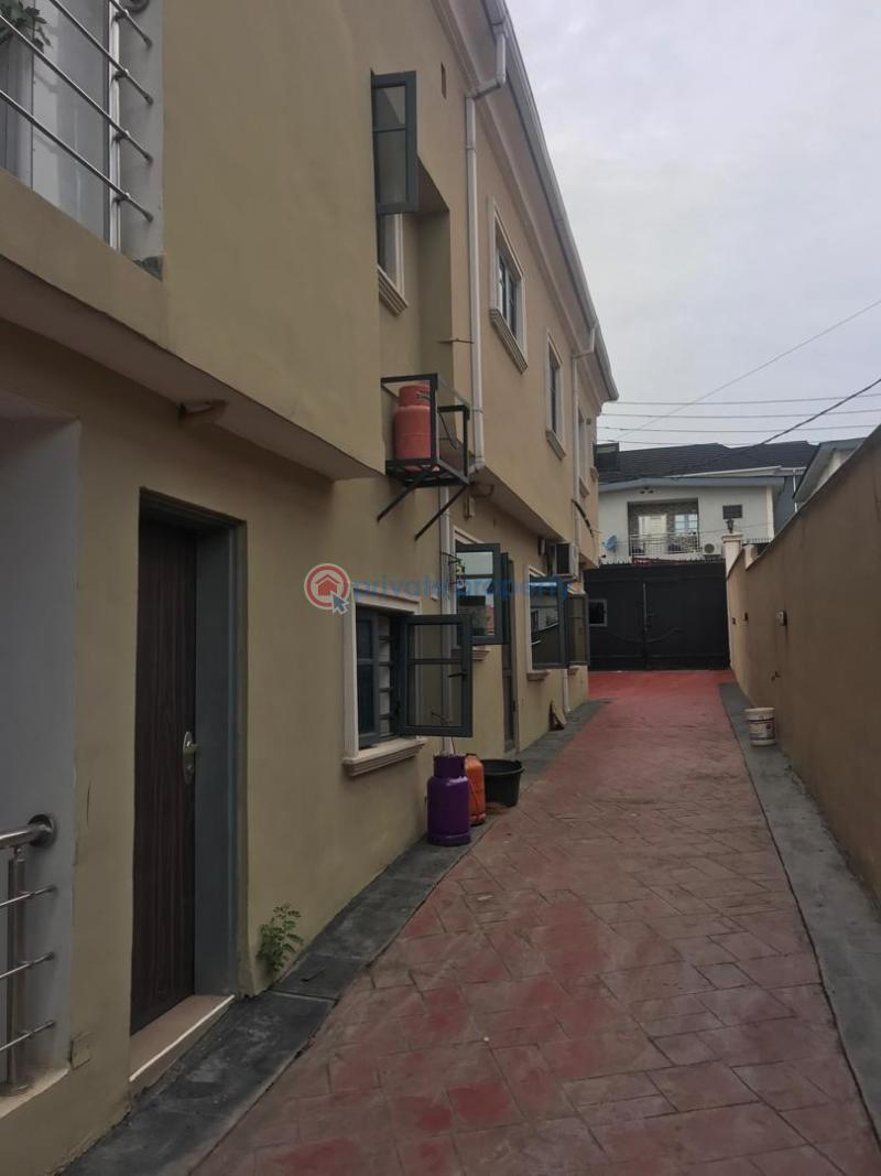 3 bedroom Flat & Apartment For Rent Shangisha Kosofe/Ikosi Lagos - 0