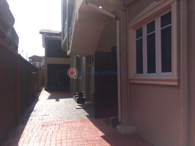 3 bedroom Flat & Apartment For Rent At Ashimowu Bakare Street, Off Nnobi Street Via Kilo Bus Stop, Surulere Lagos - 4